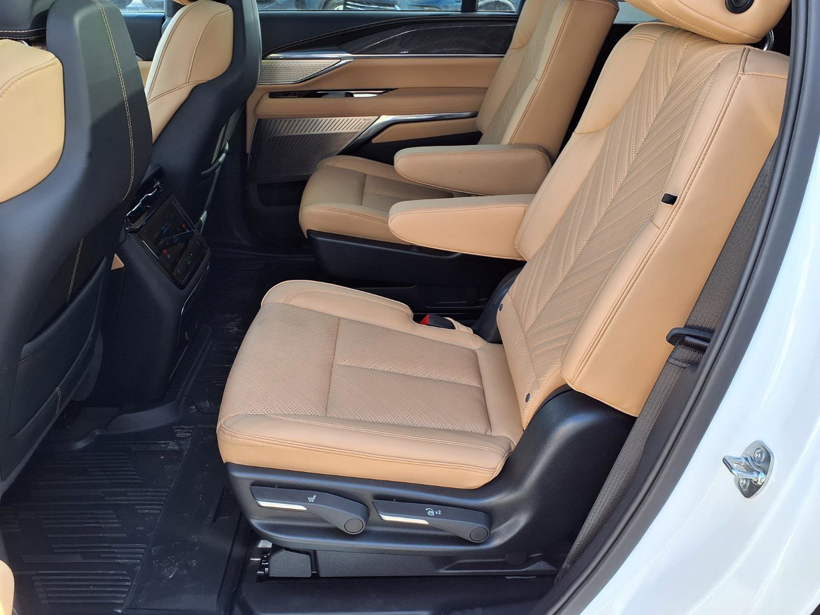 2025 Cadillac Escalade IQ Luxury 2 - Photo 8