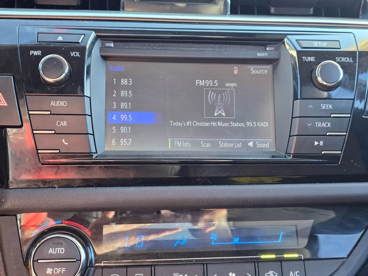 Used 2016 White Toyota L image 14
