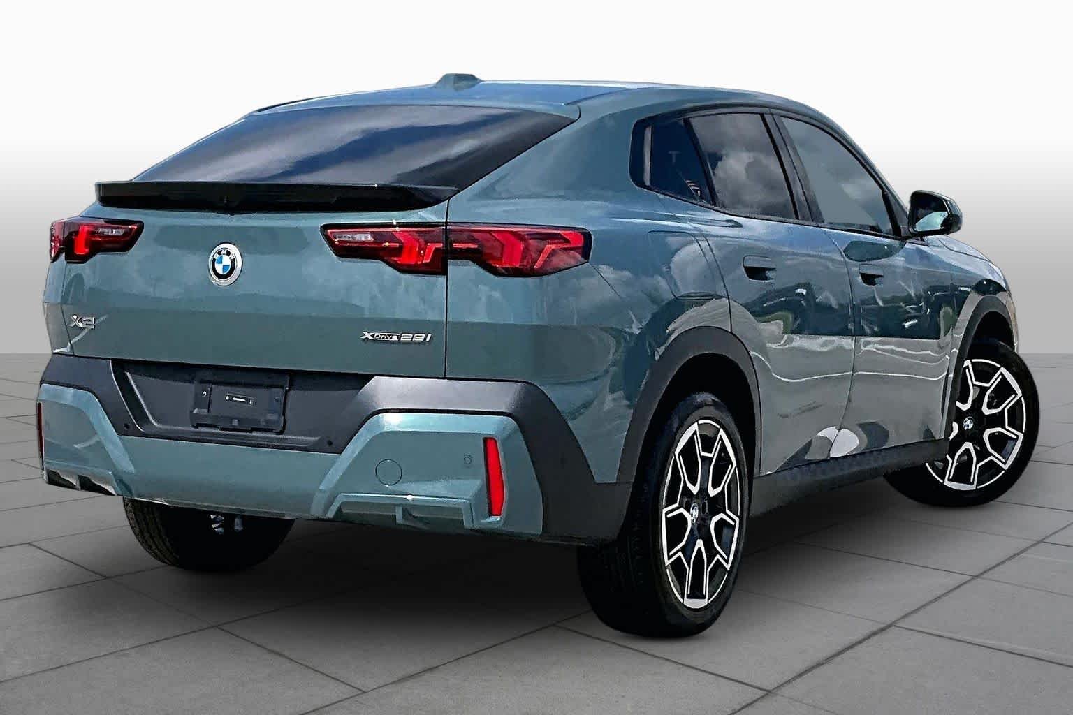 Used 2025 Cape York Green Metallic BMW xDrive28i image 12