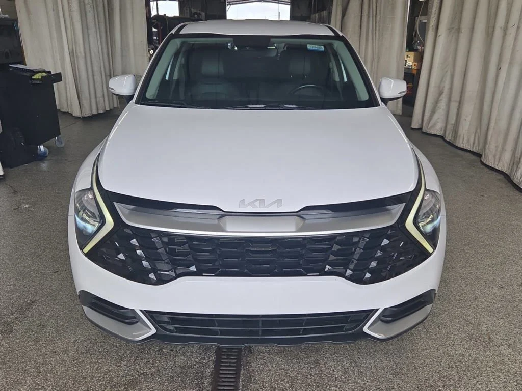Used 2023 White Kia EX image 9