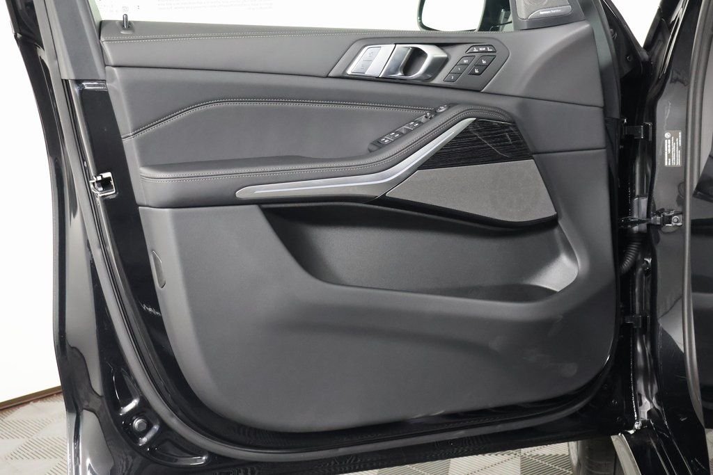 New 2027 Black Sapphire Metallic BMW xDrive40i image 8