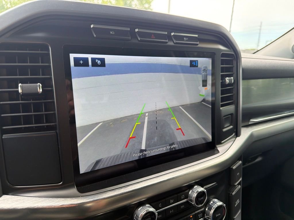 Used 2023 Gray Metallic Ford Lariat image 28