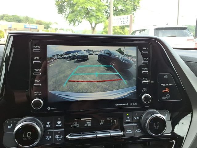 Used 2022  Toyota XLE image 18