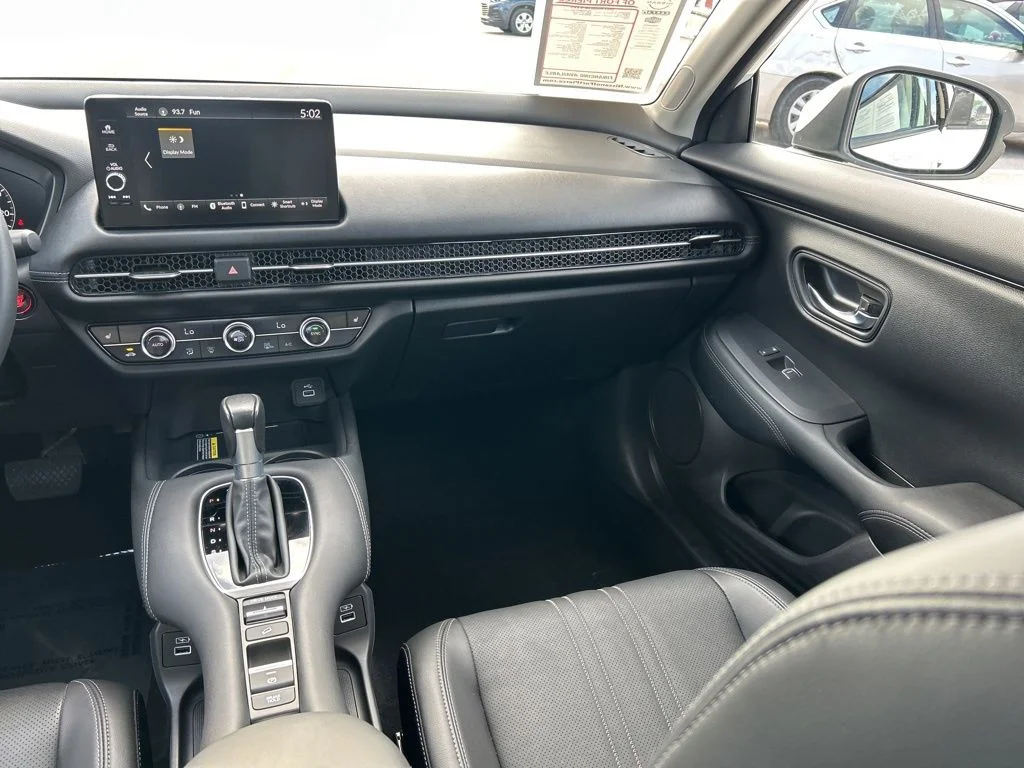 Used 2023 White Honda EX-L image 11