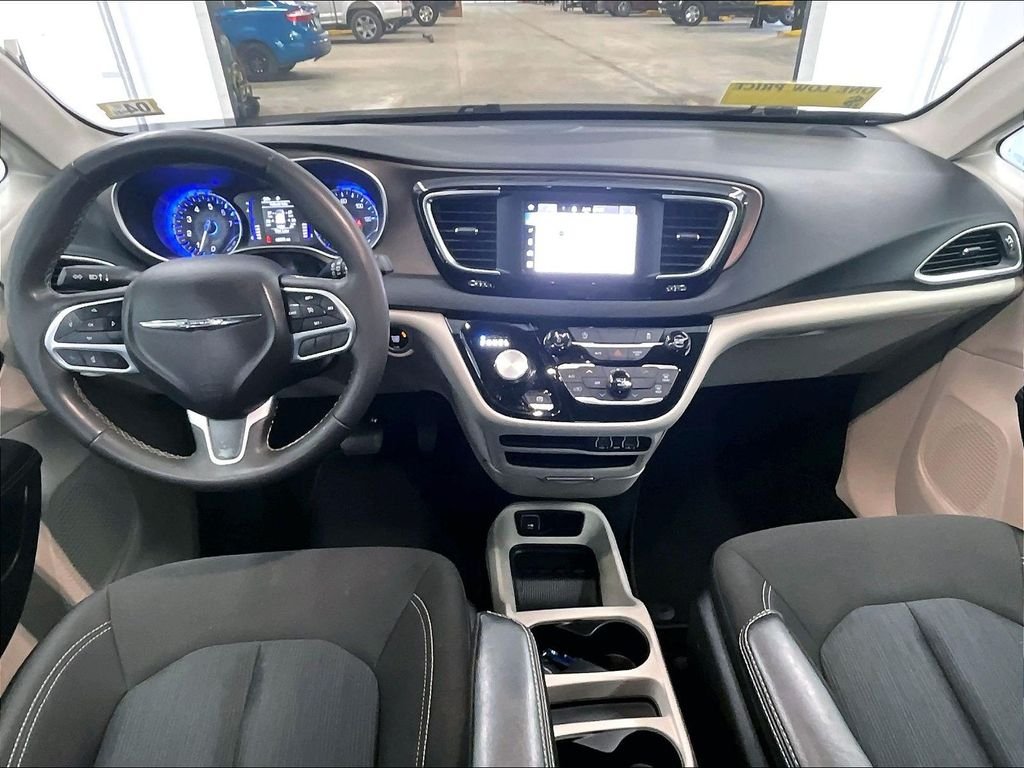 Used 2023 Granite Crystal Metallic Clearcoat Chrysler LX image 22