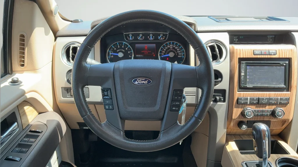 Used 2011 White Ford Lariat image 9