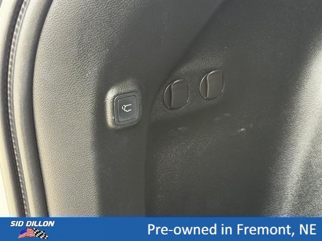 Used 2019 Bright White Clearcoat Jeep Trailhawk image 6