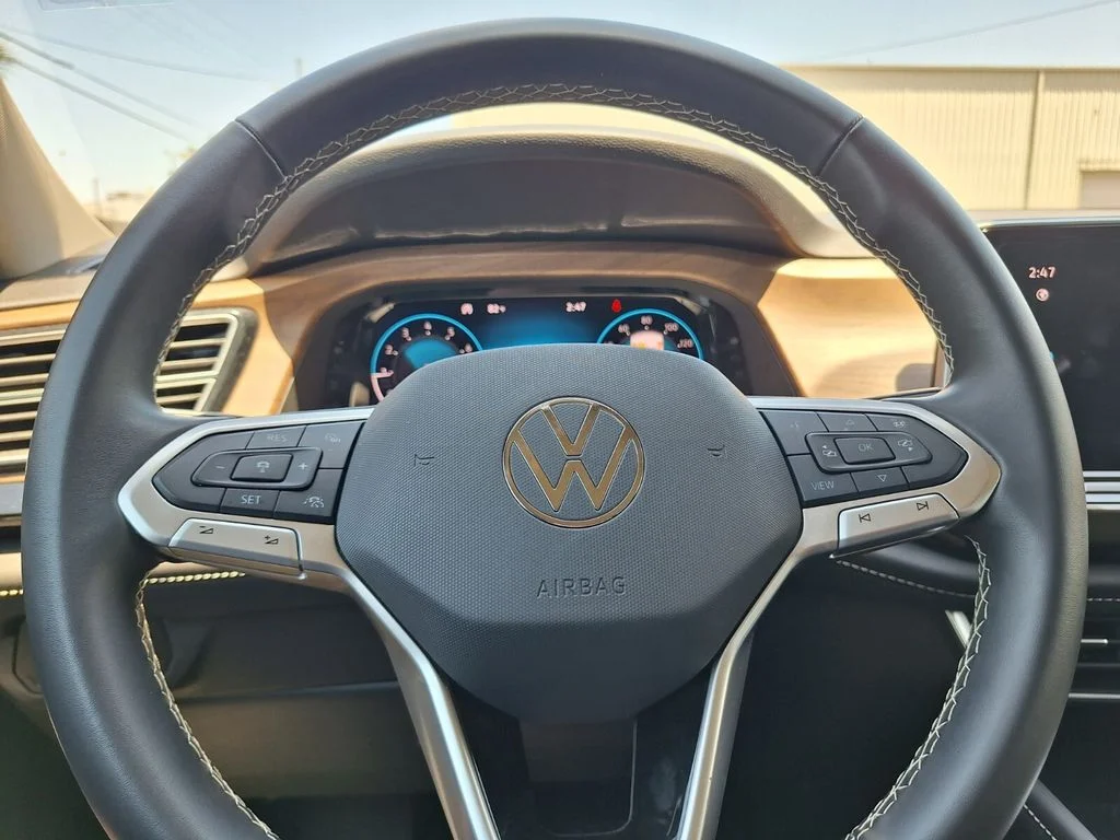 Used 2025  Volkswagen 2.0T SE w/Technology image 15