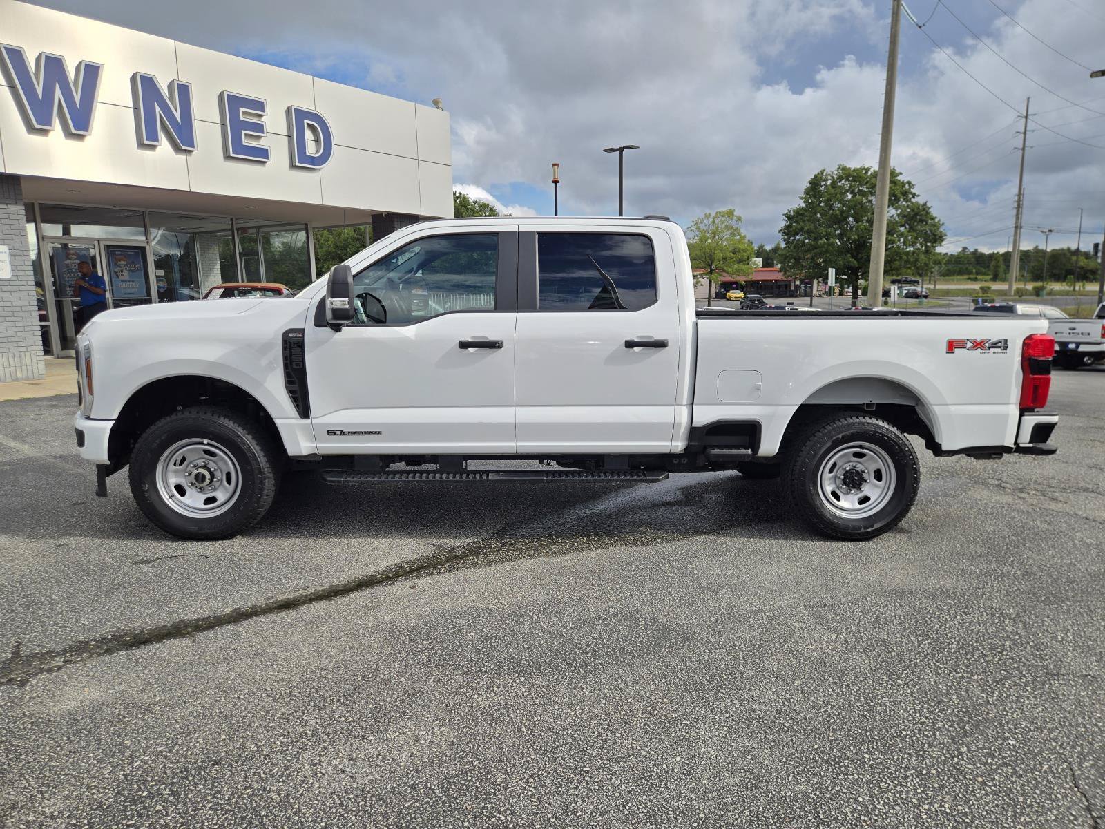 Used 2024 Oxford White Clearcoat Ford XL image 14