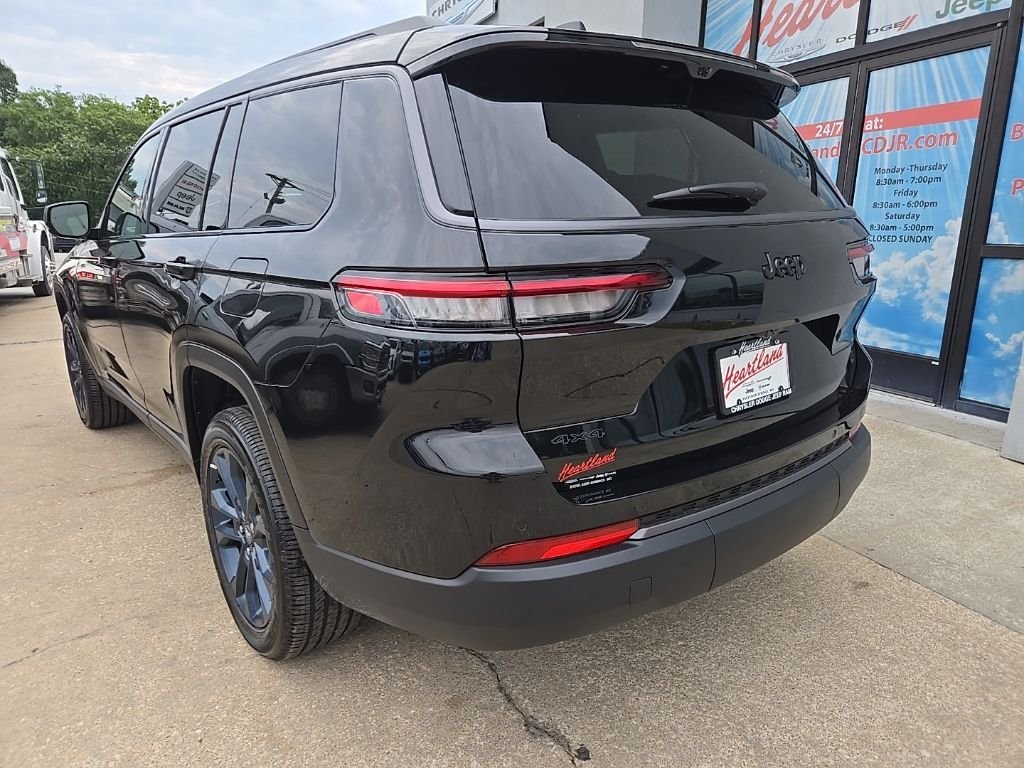 New 2026 Diamond Black Crystal Pearl-Coat Exterior Paint Jeep  image 8