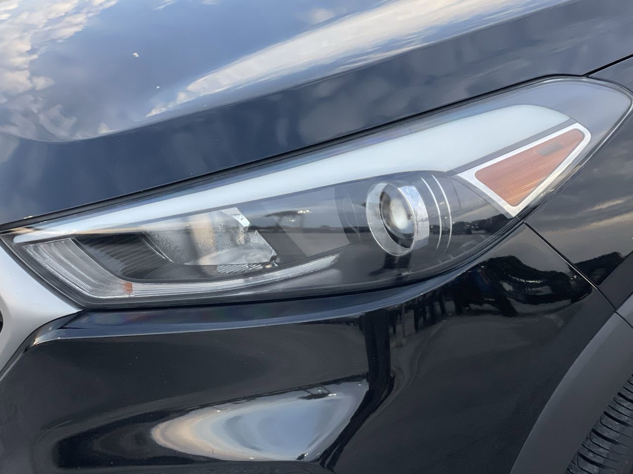 Used 2018 Black Noir Pearl Hyundai SE image 6