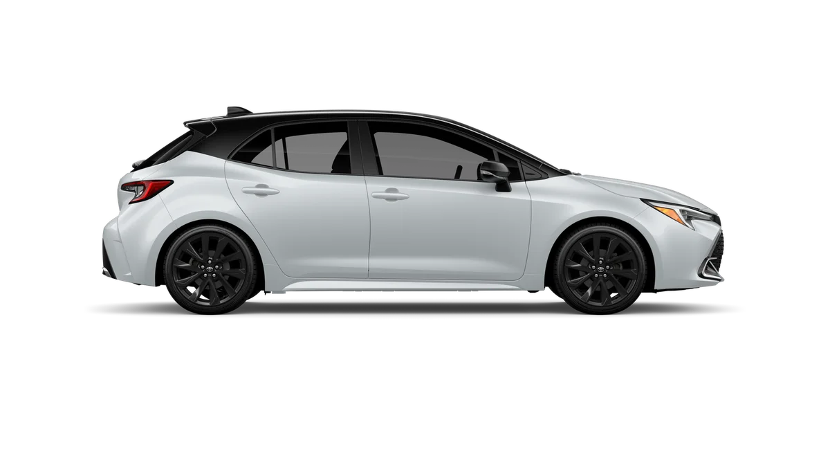 New 2027 Wind Chill Pearl with Black roof Toyota XSE image 12