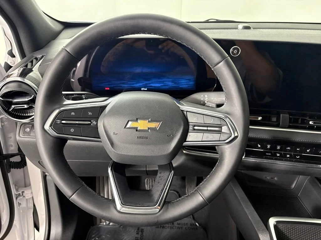 New 2027 Summit White Chevrolet LT image 27