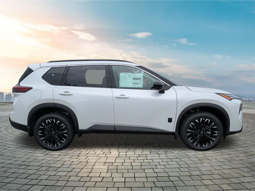 New 2026 Everest White Pearl TriCoat Nissan Dark Armor™ image 3