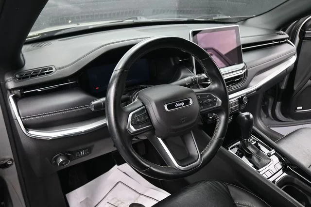 Used 2022 Silver Jeep Limited image 20