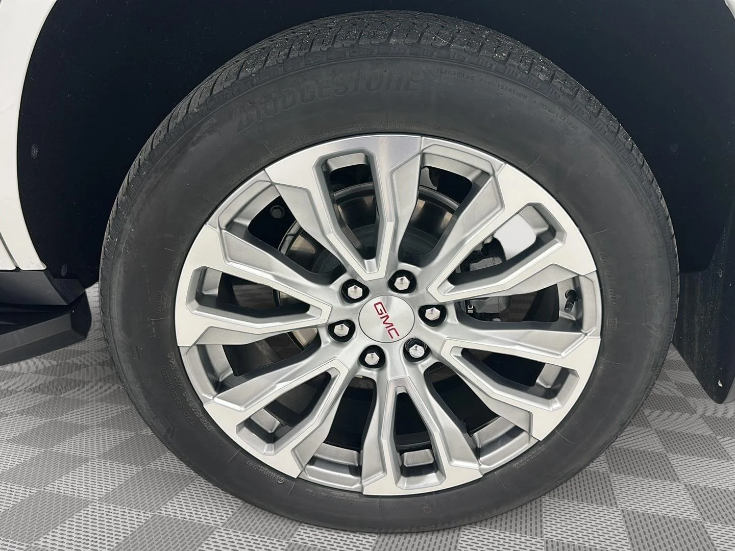 Used 2023 WHITE FROST TRICOAT GMC Denali image 31