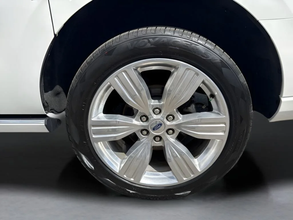 Used 2024  Ford Platinum image 38