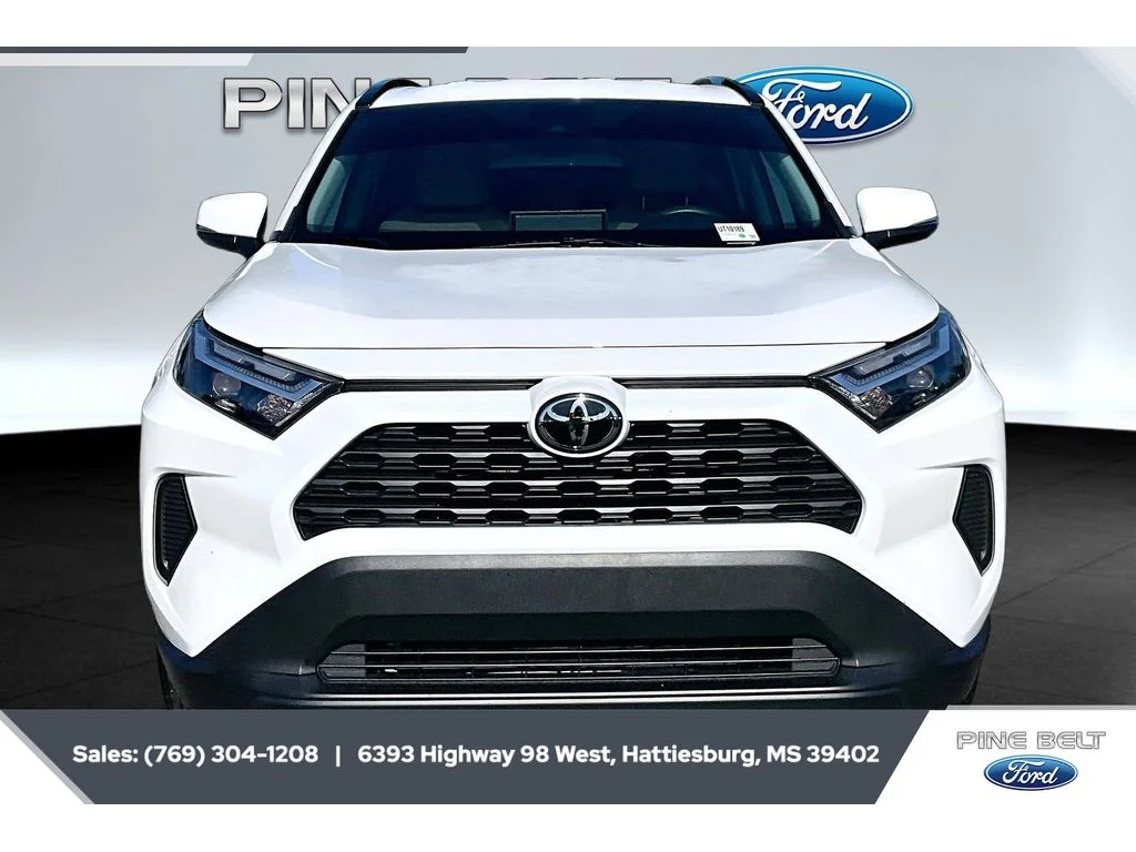 Used 2024 Ice Cap Toyota XLE image 3