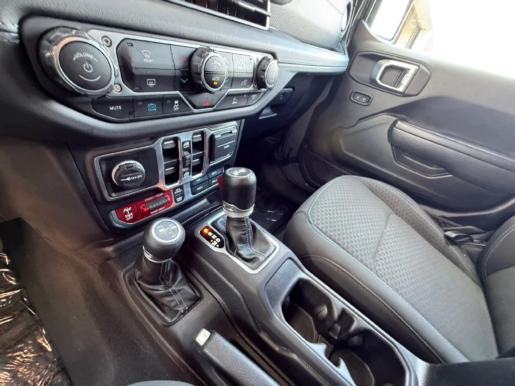 Used 2024 Gray Jeep Rubicon 4xe image 22
