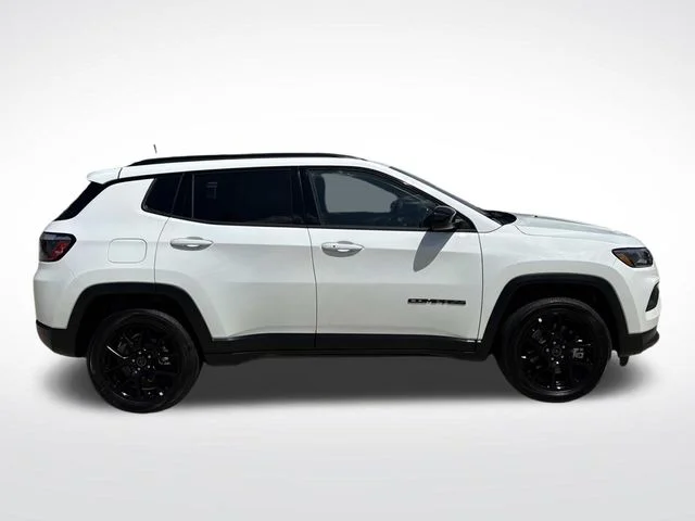 New 2026 White Jeep Latitude image 9