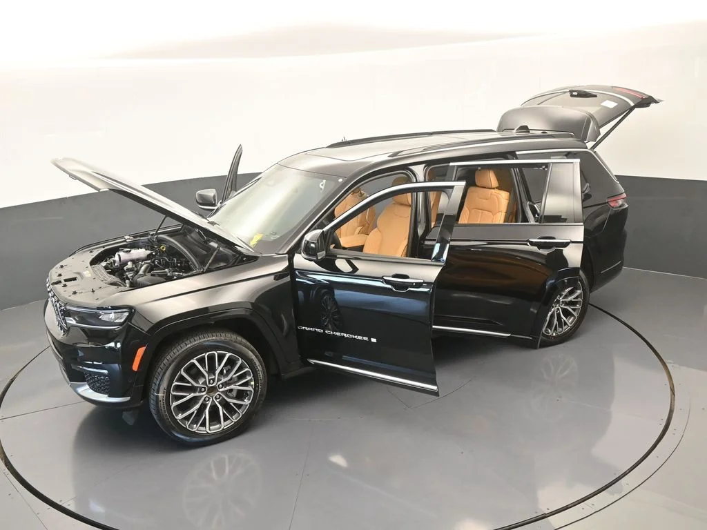 New 2025 Diamond Black Crystal Pearl-Coat Exterior Paint Jeep Summit image 64