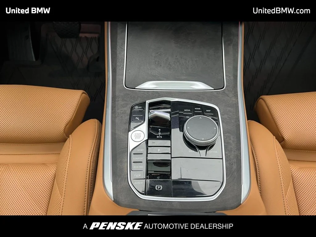 Used 2025 White Metallic BMW xDrive40i image 11