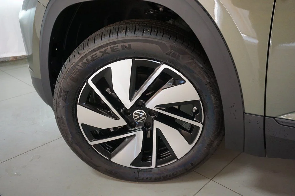 New 2026 Green Volkswagen 2.0T SE w/Technology image 34