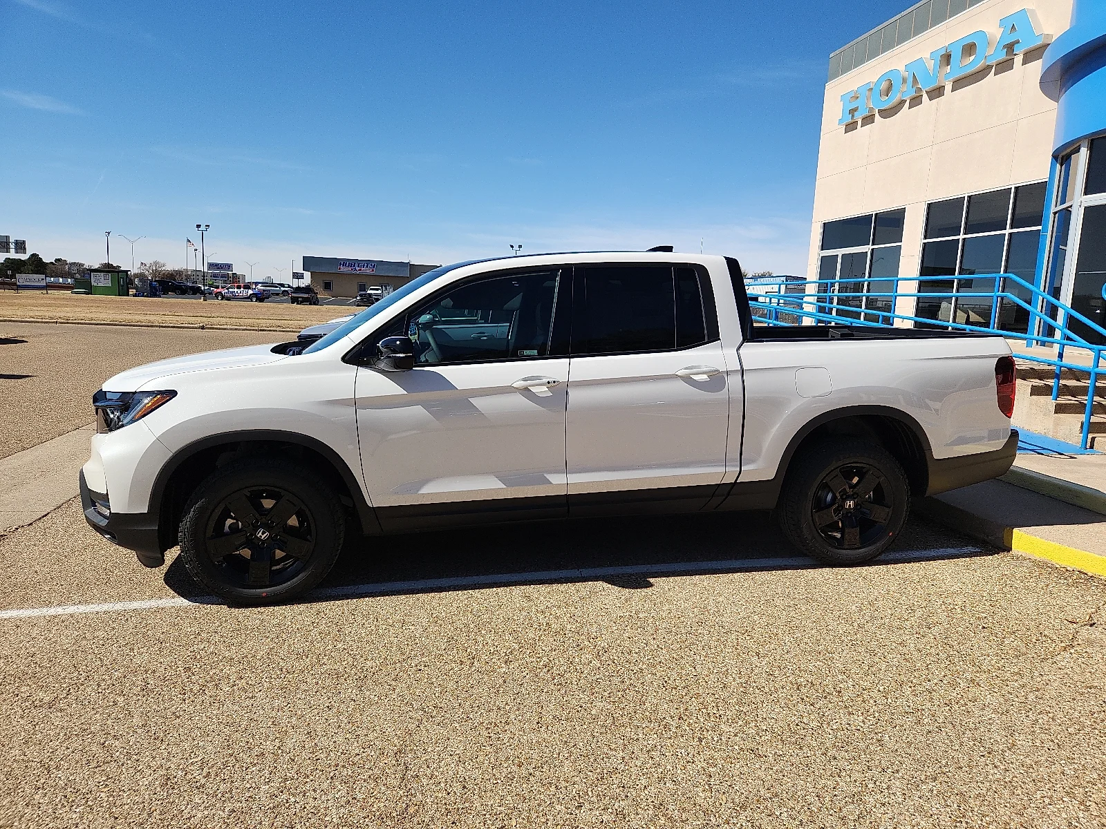 2026 Honda Ridgeline Black Edition - Photo 2