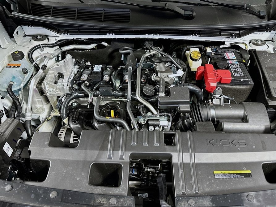 New 2026 Aspen White Tricoat/Super Black Nissan SR image 10