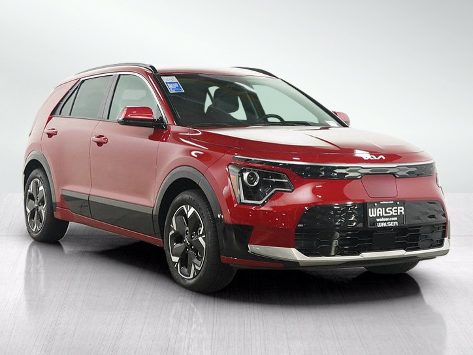 Used 2023 Runway Red Kia Wind image 8