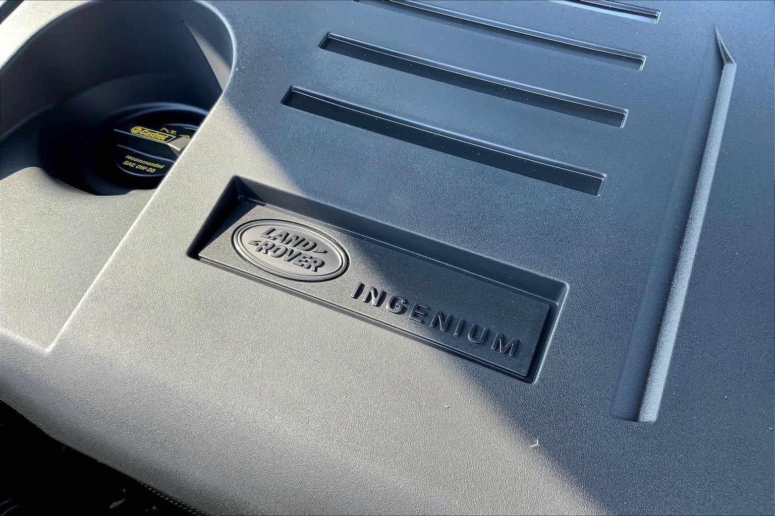 New 2026 Ostuni Pearl White Land Rover SE image 17