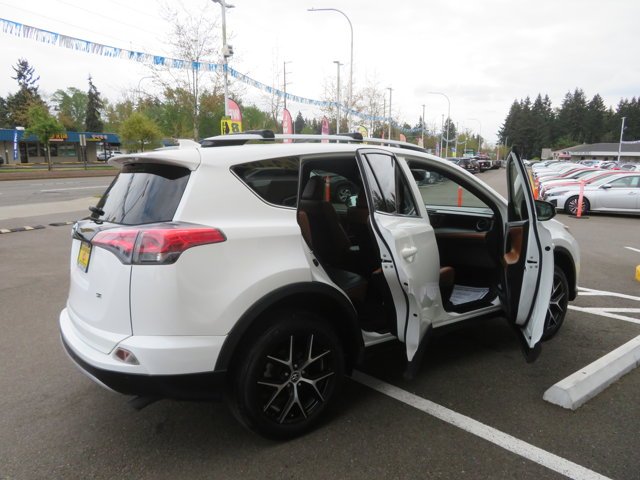 Used 2017  Toyota SE image 8