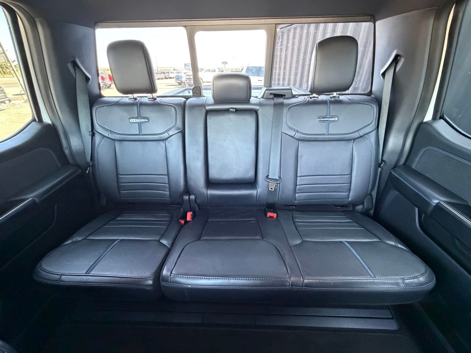 2025 Ford F-350 Super Duty Platinum - Photo 26