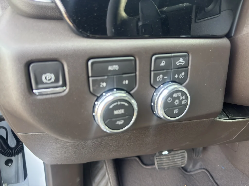 New 2026 Glacier White Tricoat GMC SLT image 24