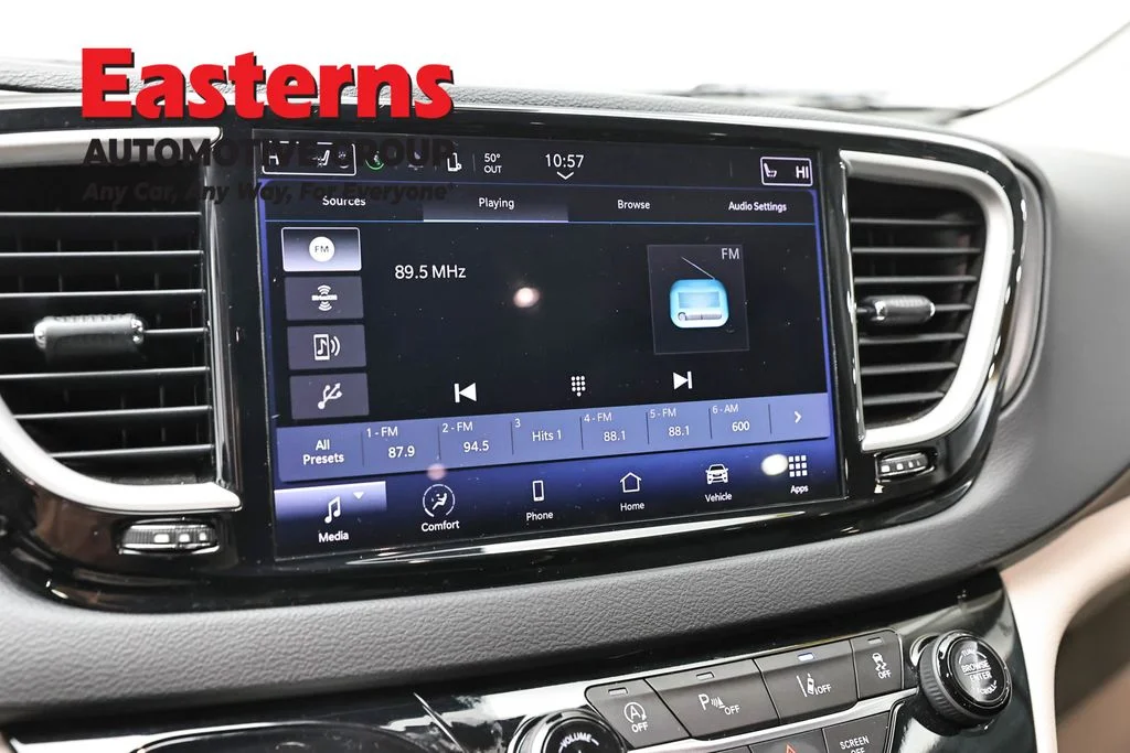 Used 2023 Silver Chrysler Touring L image 19