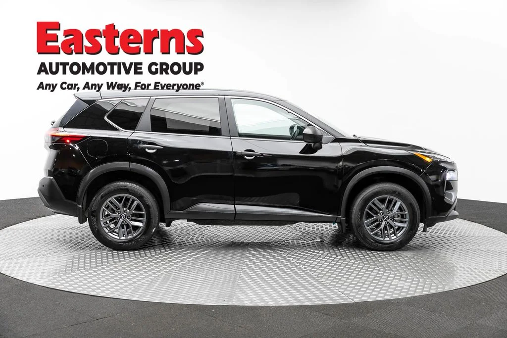 Used 2023 Black Nissan S image 4