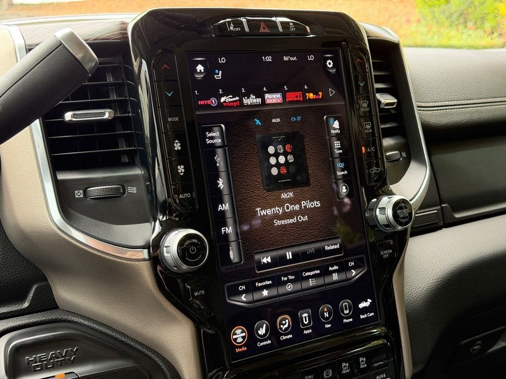 Used 2021 Diamond Black Crystal Pearlcoat Ram Laramie 4x4 Crew Cab image 23