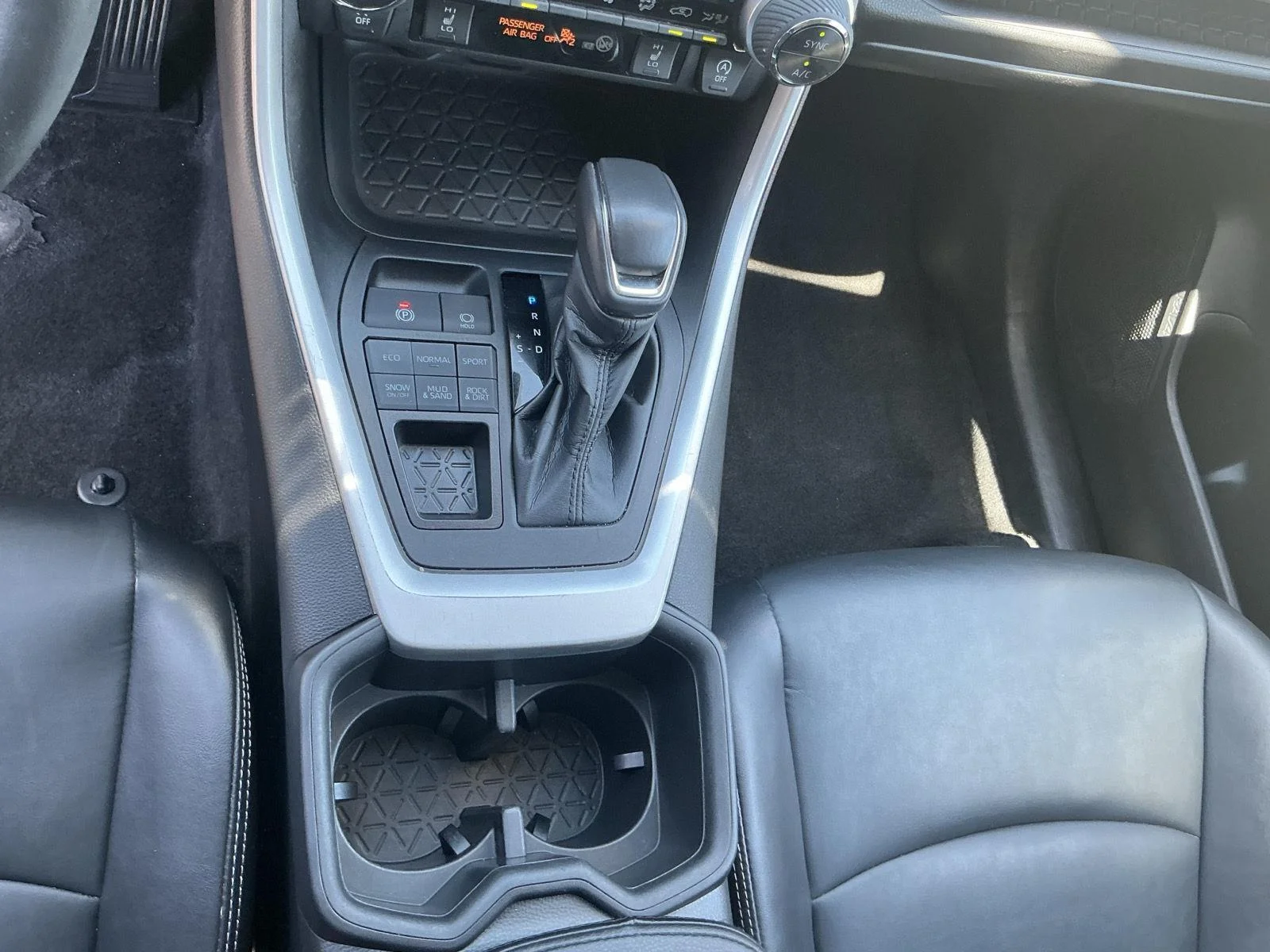 Used 2022 Magnetic Gray Metallic Toyota XLE Premium image 7