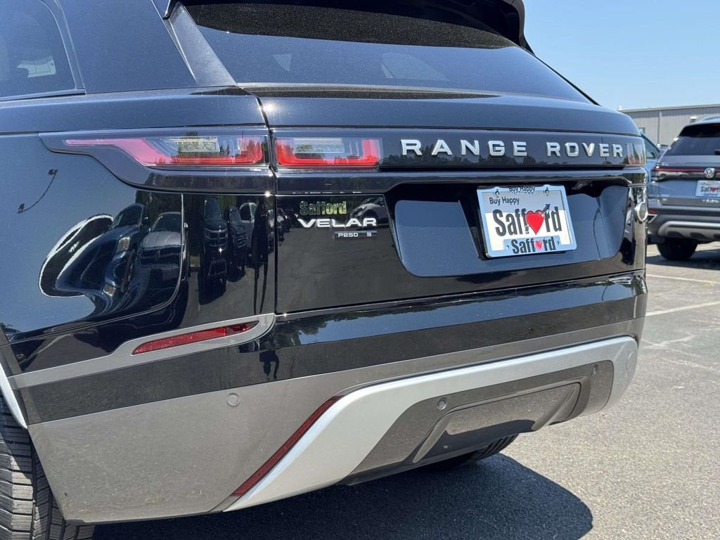 Used 2018  Land Rover S image 11