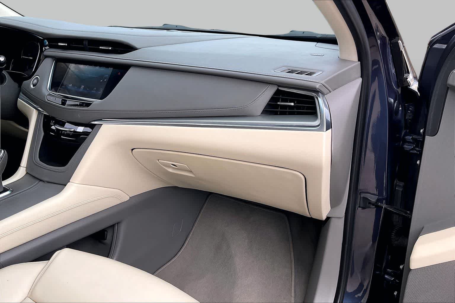 Used 2019 Harbor Blue Metallic Cadillac Luxury FWD image 16