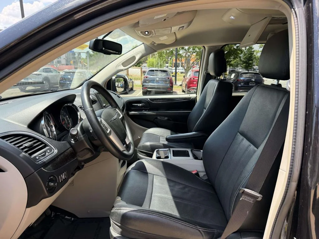 2015 Chrysler Town & Country Touring - Photo 13