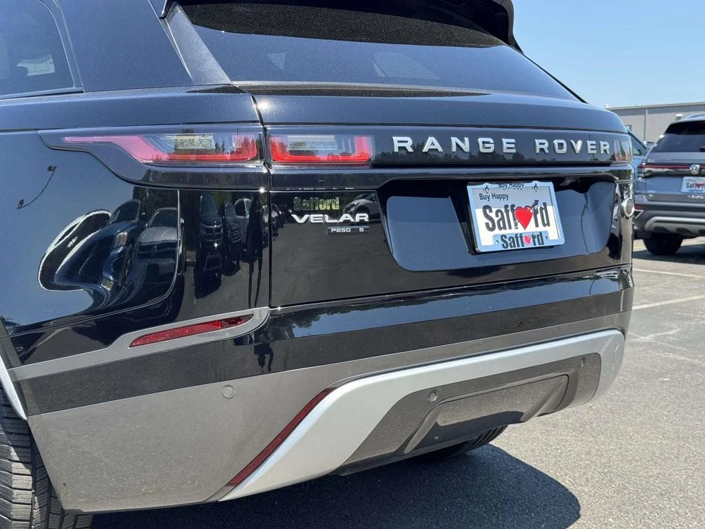 Used 2018  Land Rover S image 11