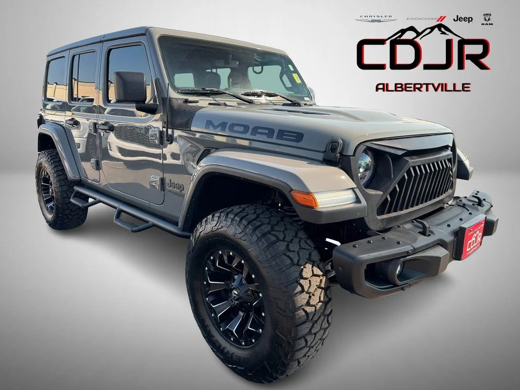 Used 2018 Gray Jeep Unlimited Sahara image 1