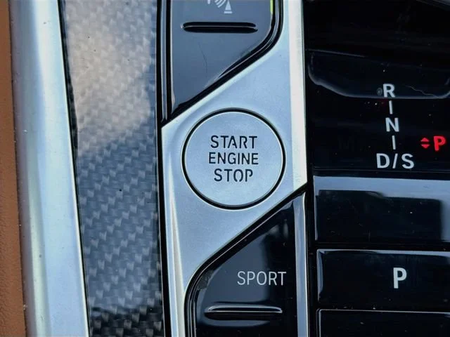 Used 2025 Mineral White Metallic BMW M60i image 37