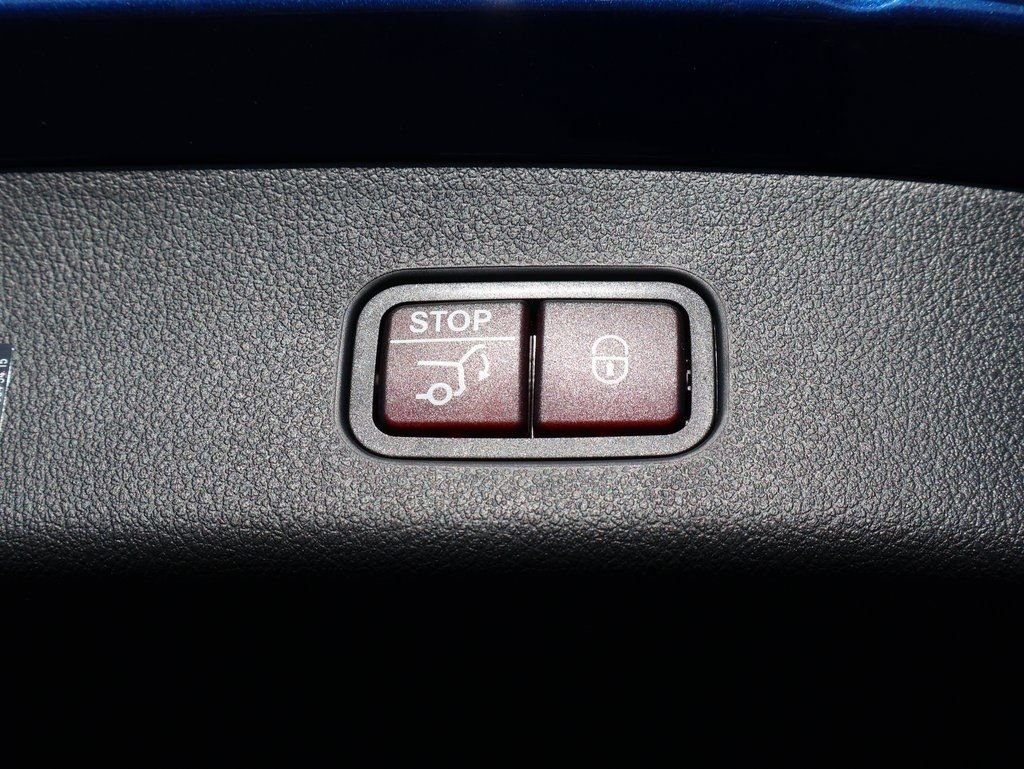 Used 2026 Starling Blue Metallic Mercedes-Benz GLC 300 image 18