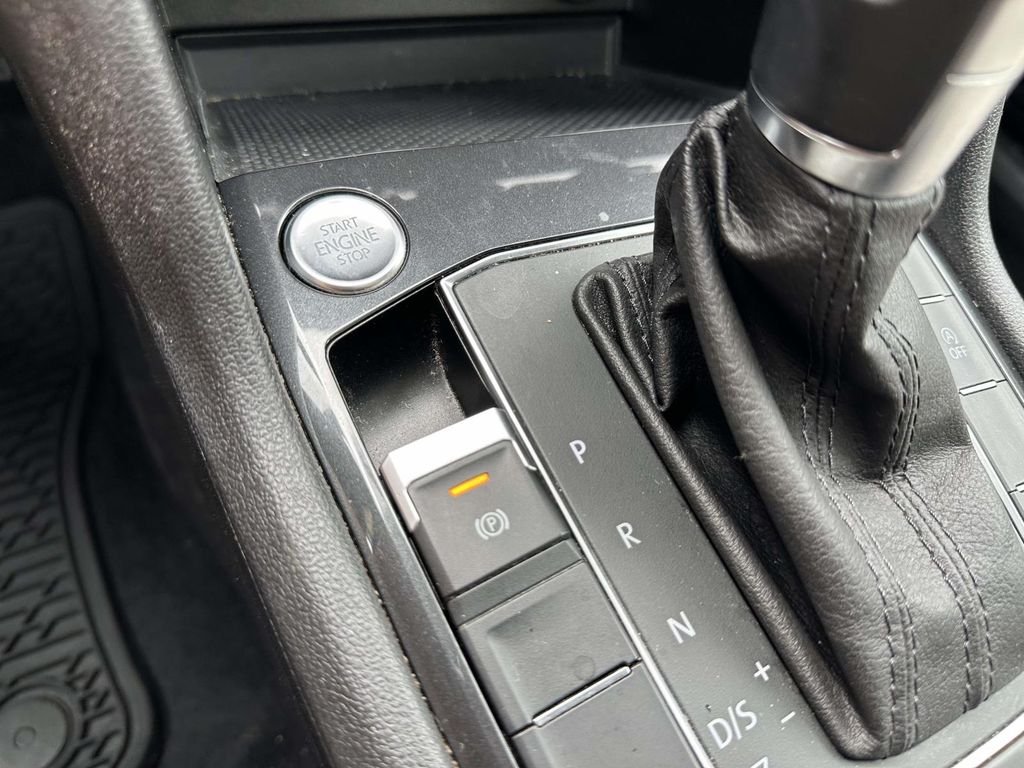 Used 2019 Black Volkswagen 2.0T SE image 23