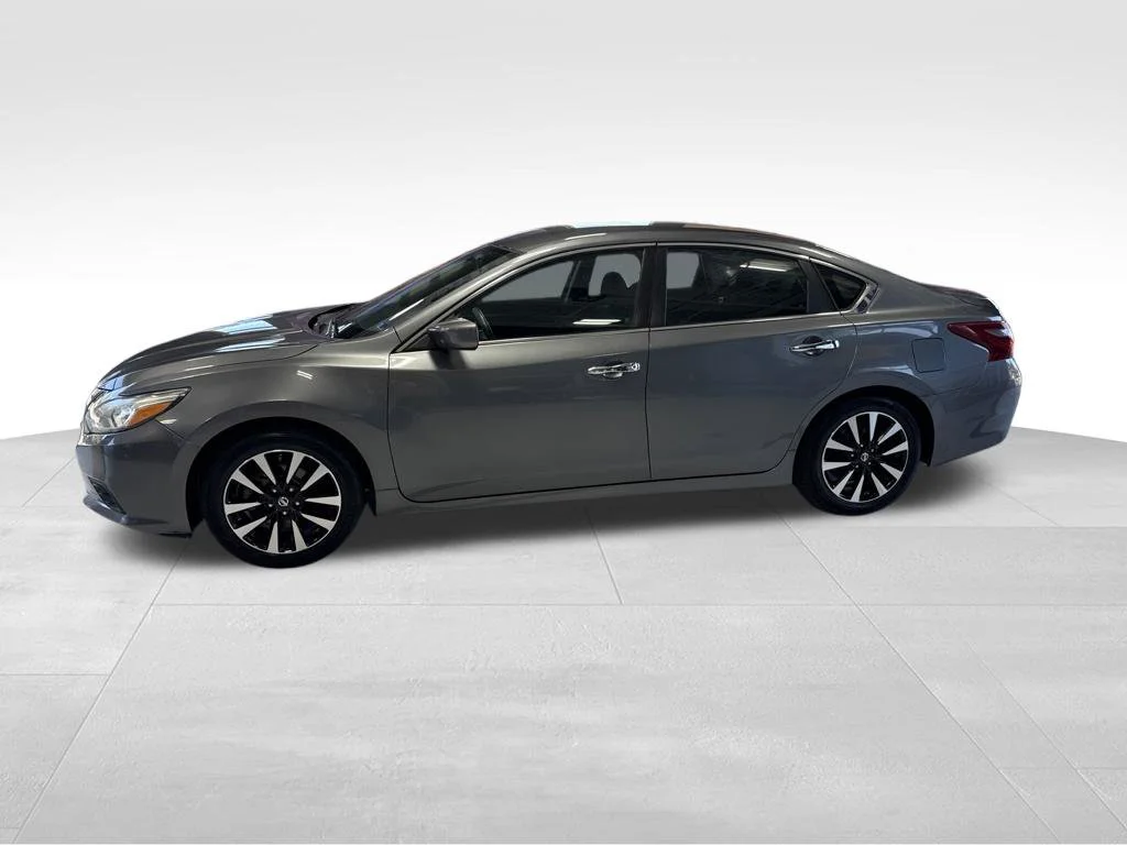 Used 2018 Gray Nissan 2.5 SV image 3
