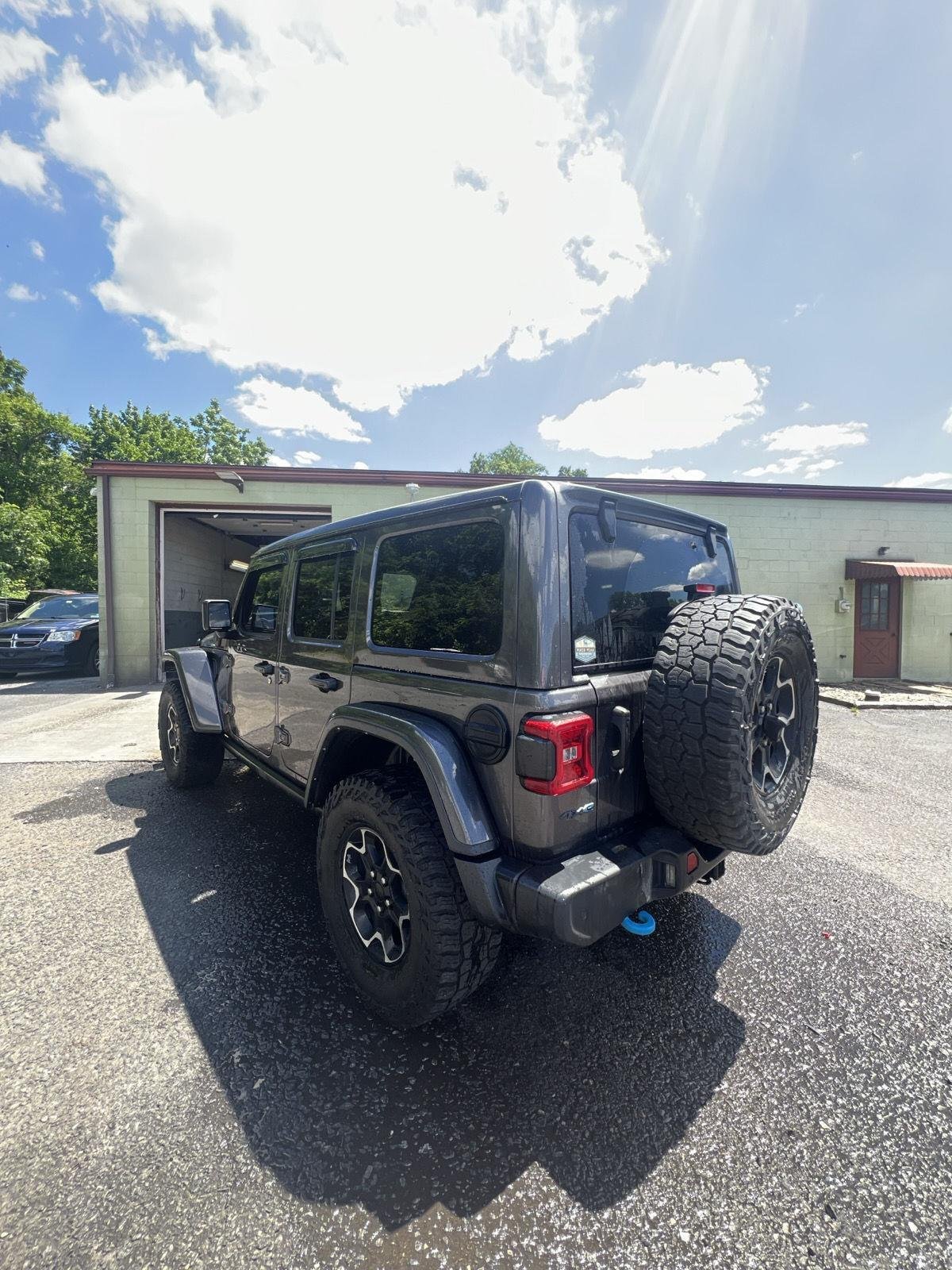 Used 2021 GRANITE CRYSTAL METALLIC CLEARCOAT JEEP UNLIMITED RUBICON image 5