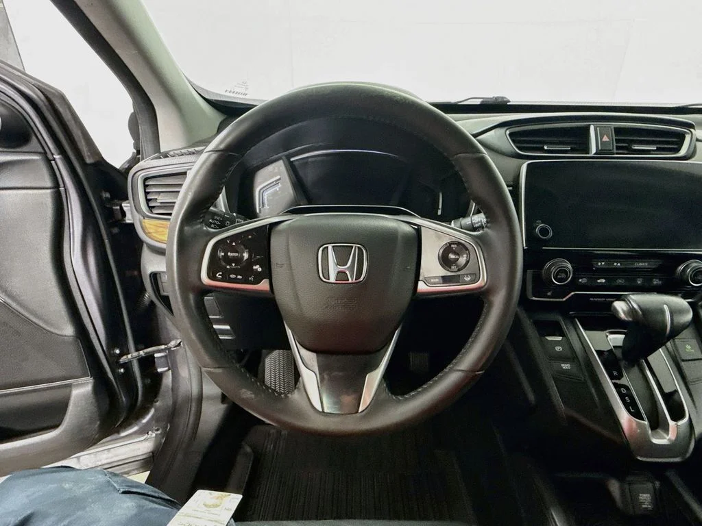 Used 2019 Modern Steel Metallic Honda Touring image 12