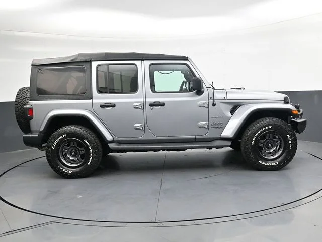 Used 2020 Silver Jeep Unlimited Sahara image 3